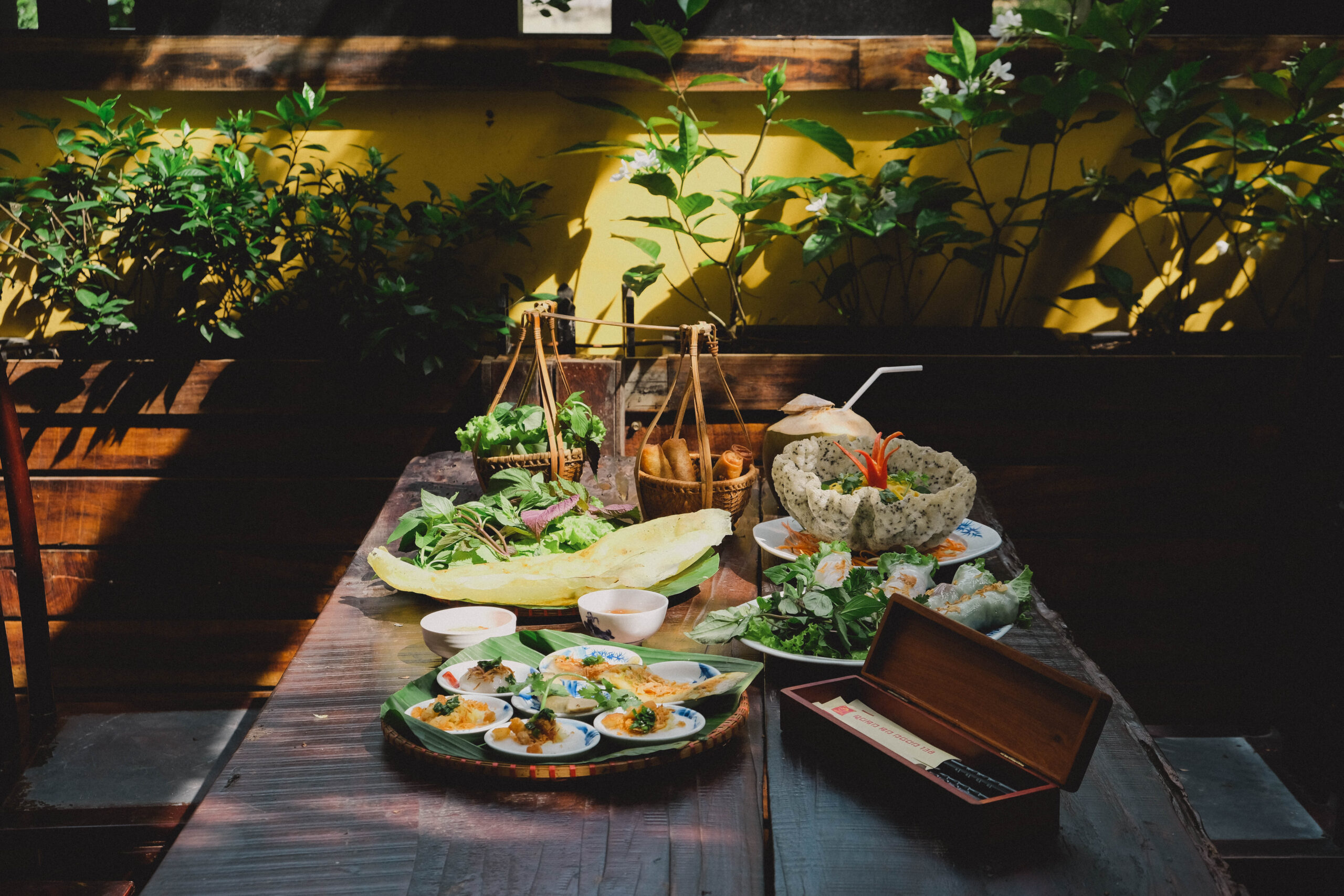 Ẩm Thực Việt Nam: Vì Sao Lại Khiến Du Khách Quốc Tế Say Mê Đến Vậy?